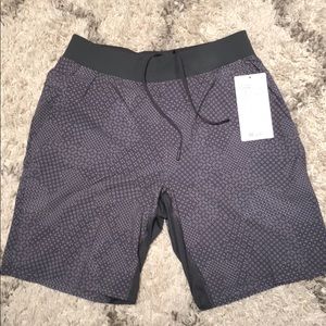 lululemon T.H.E Short 9*linerless